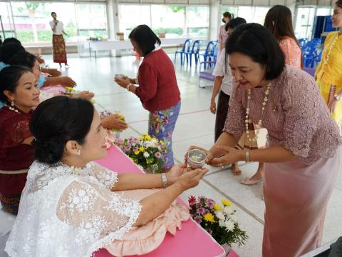 รดน้ำขอพรผู้สูงอายุ วันสงกรานต์ 2566