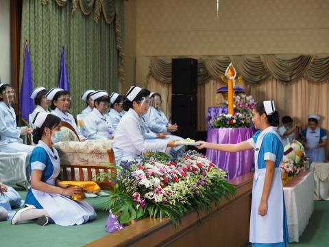 พิธีไหว้ครู มอบหมวก ประดับแถบหมวกและเข็มชั้นปี