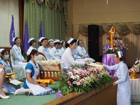 พิธีไหว้ครู มอบหมวก ประดับแถบหมวกและเข็มชั้นปี